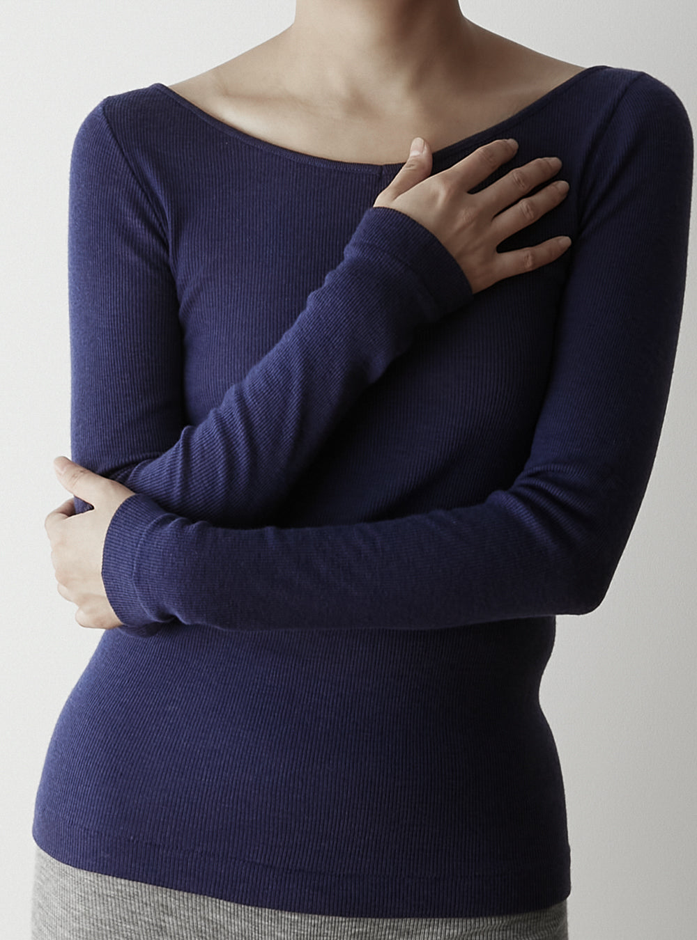 BILLIE -Double V-neck long sleeve-【Navy】