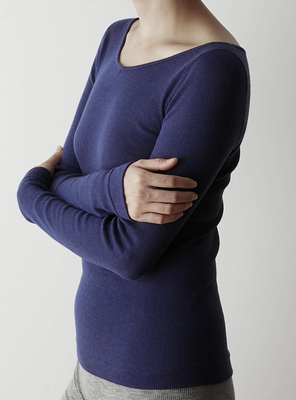 BILLIE -Double V-neck long sleeve-【Navy】