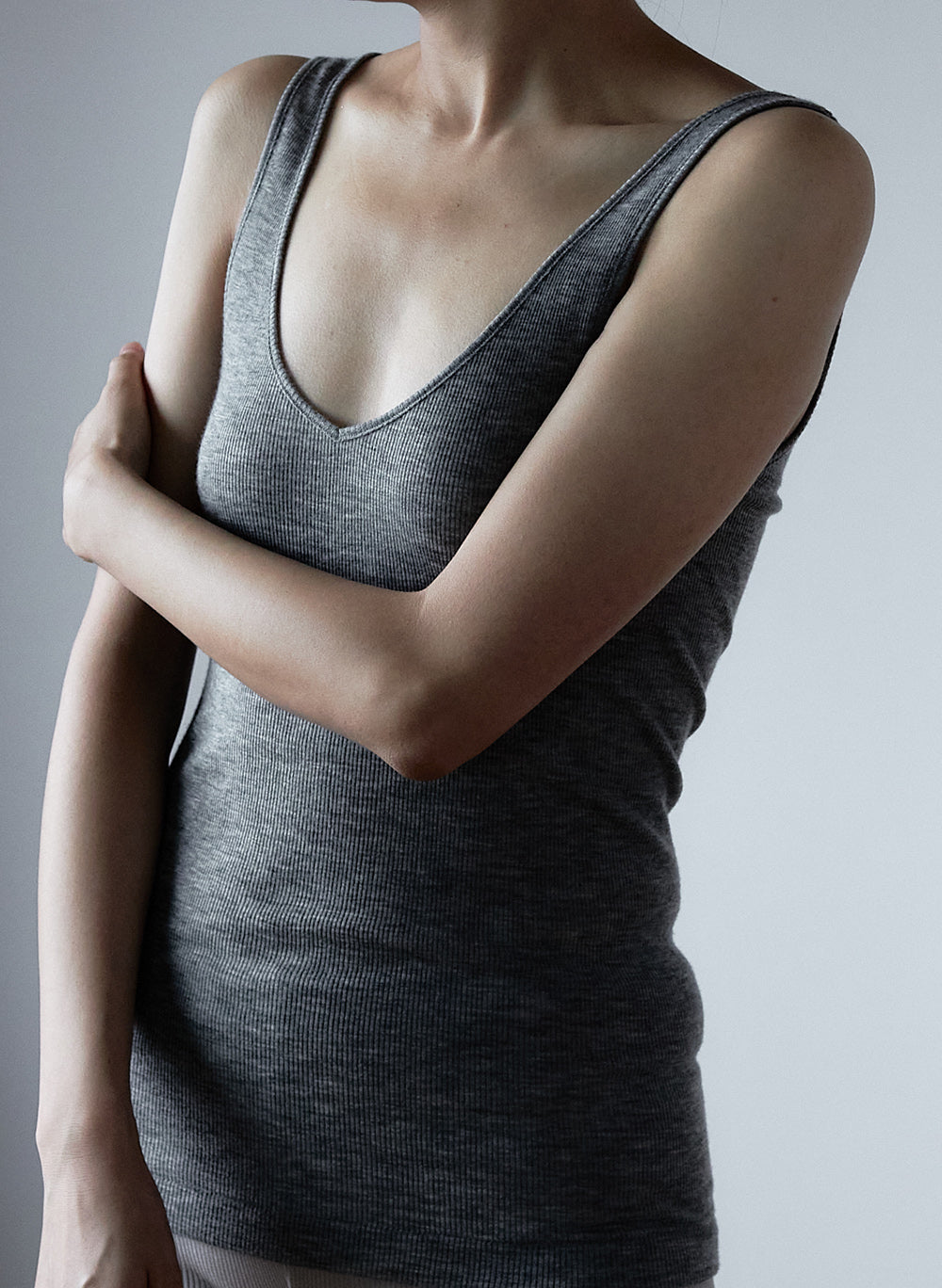 BUNNY -Double V-neck cami tank-【N.Cashmere】