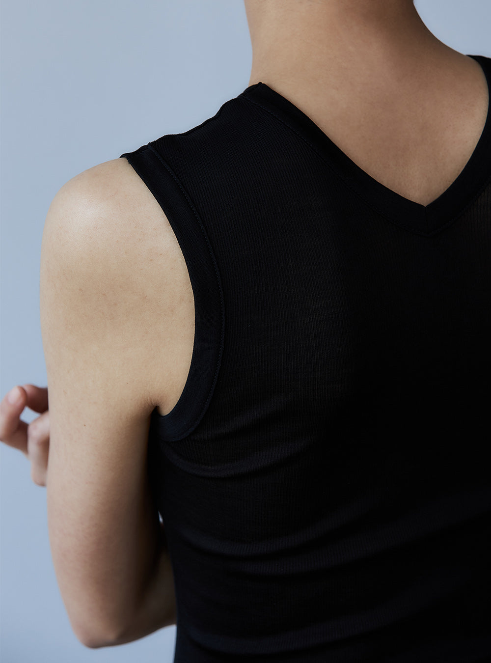 LUCY -Double V Sleeve-【Black】