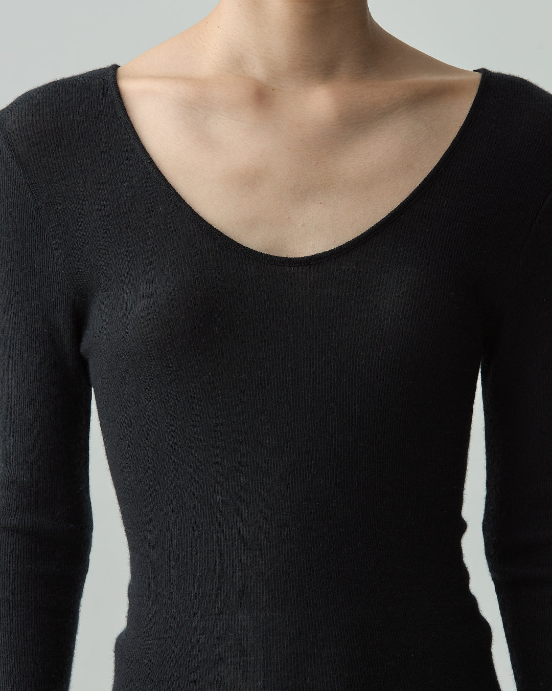 DAKOTA -Deep U-neck long sleeve-【Black】