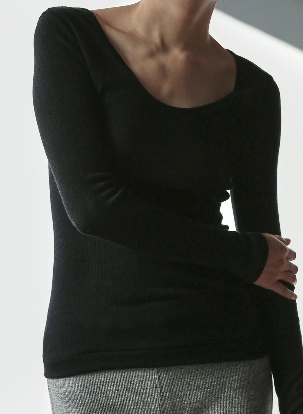 DAKOTA -Deep U-neck long sleeve-【Black】