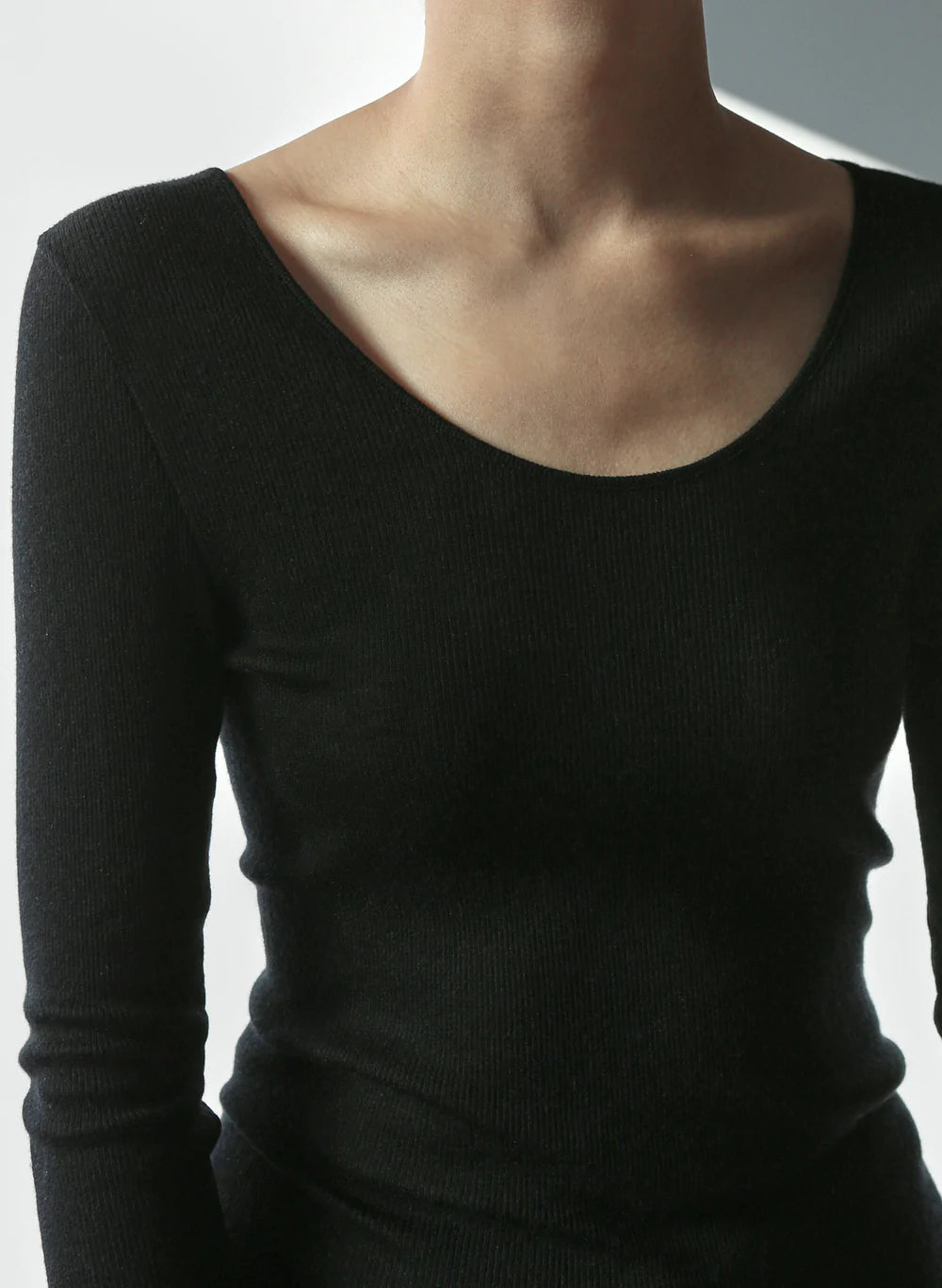 DAKOTA -Deep U-neck long sleeve-【Black】