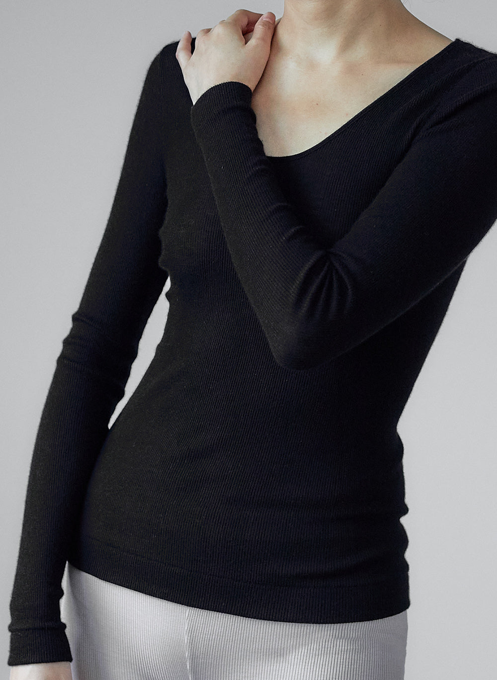 DAKOTA -Deep U-neck long sleeve-【Black】