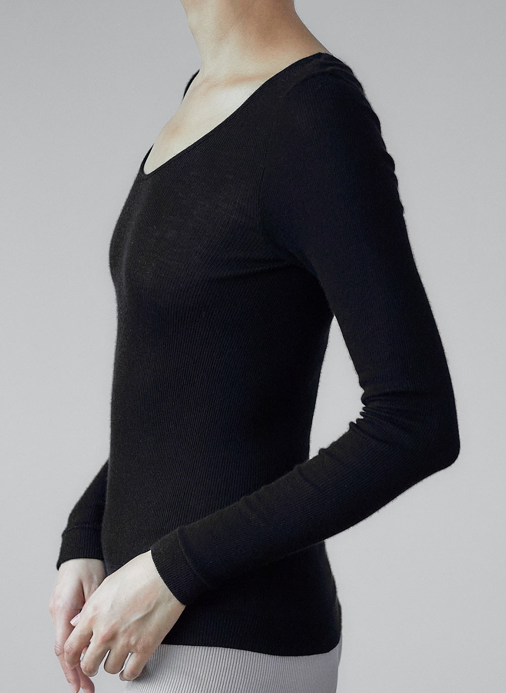 DAKOTA -Deep U-neck long sleeve-【Black】